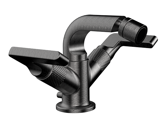 Gessi Inciso Gruppo bidet con scarico pop up e flessibili, dettaglio ravvicinato della finitura e del marchio