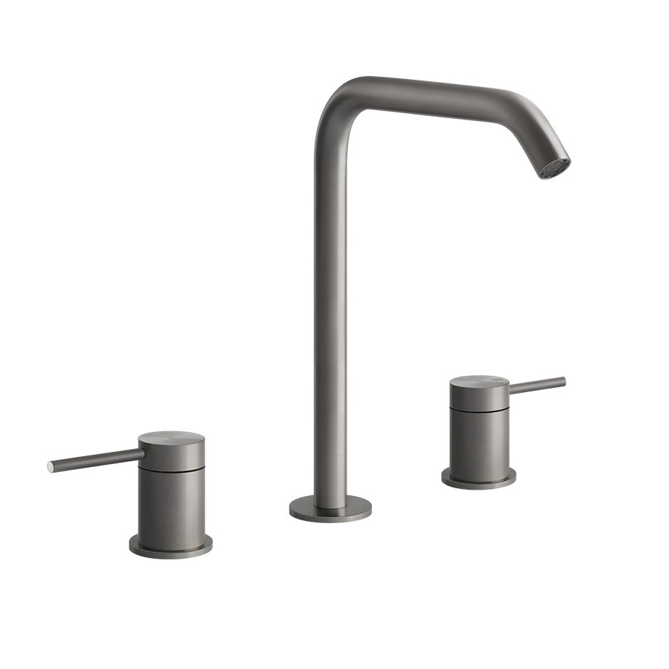 Gessi Flessa Gruppo lavabo 3 fori alto senza scarico steel ambientato su piano bagno con accessori