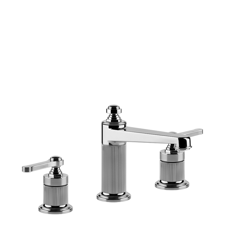 Gessi Gruppo lavabo 3 fori medio con scarico cromo Cromo Lucido ambientato su piano bagno con accessori