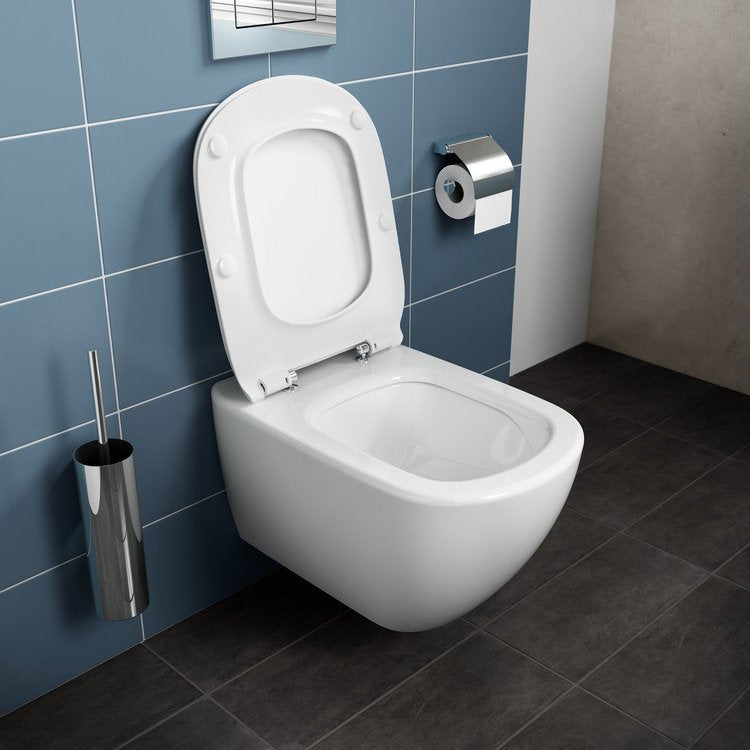 Ideal Standard Tesi Vaso sospeso AquaBlade con sedile slim Bianco Opaco ambientato su piano bagno con accessori