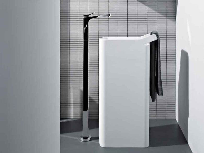 Zucchetti Lab 03 Lavabo Free Standing 48x40 H.89 a, vista frontale su sfondo bianco - Zucchetti Rubinetteria