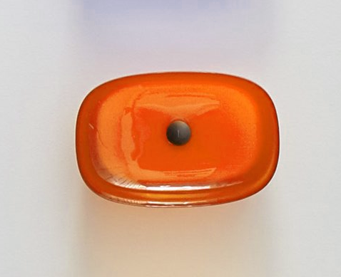 Antonio Lupi Senso Lavabo 60x40 In Cristalmood Ambra ambientato su piano bagno con accessori - Antonio Lupi Design
