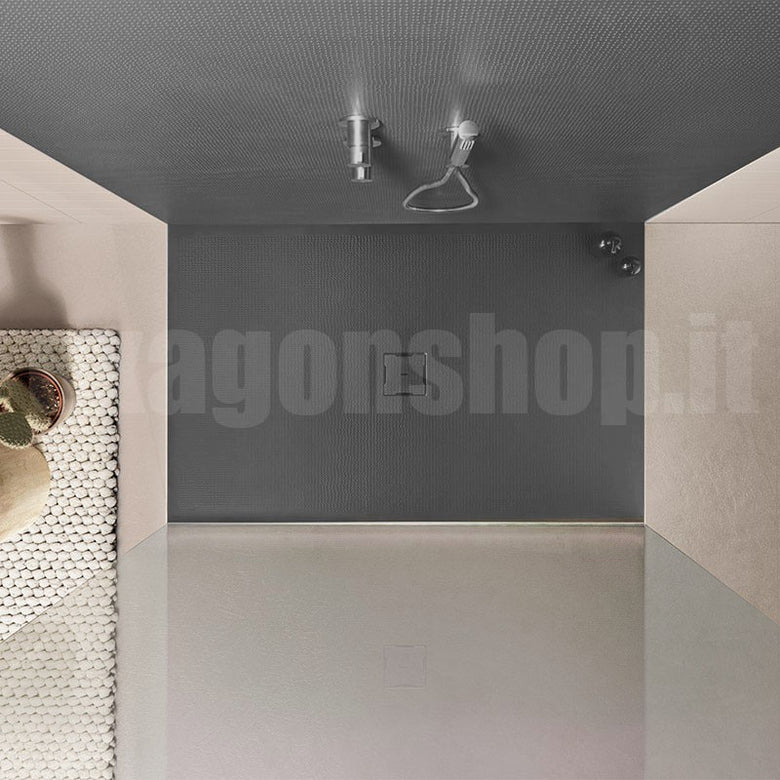 Piatto Doccia 80x120 antiscivolo tagliabile Piombo Agha ambientato in box doccia con pareti in vetro - Artesi