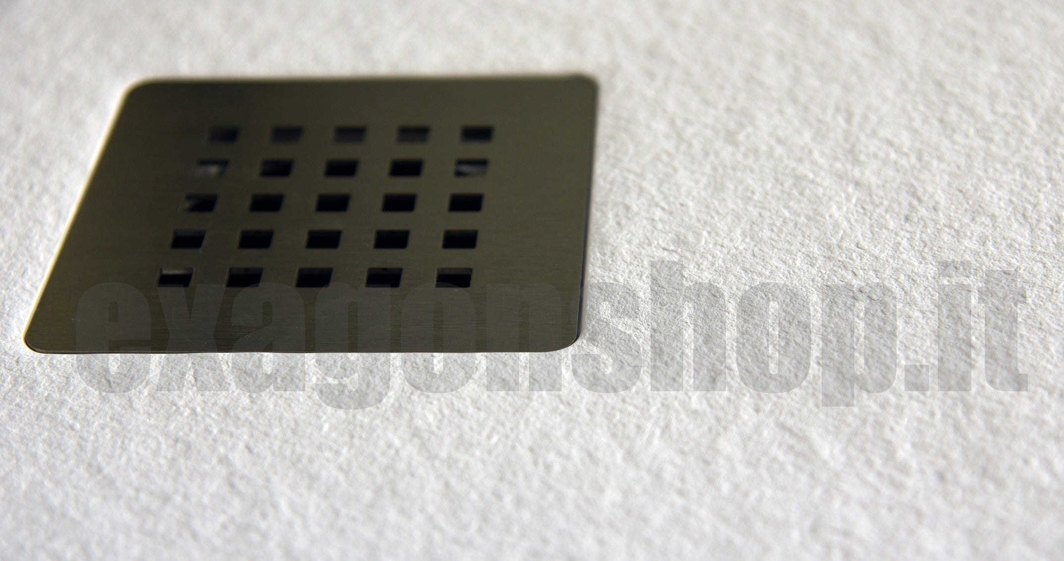 Piatto Doccia 140x80 effetto Pietra bianco neve con 00 Bianco, dettaglio ravvicinato della texture antiscivolo