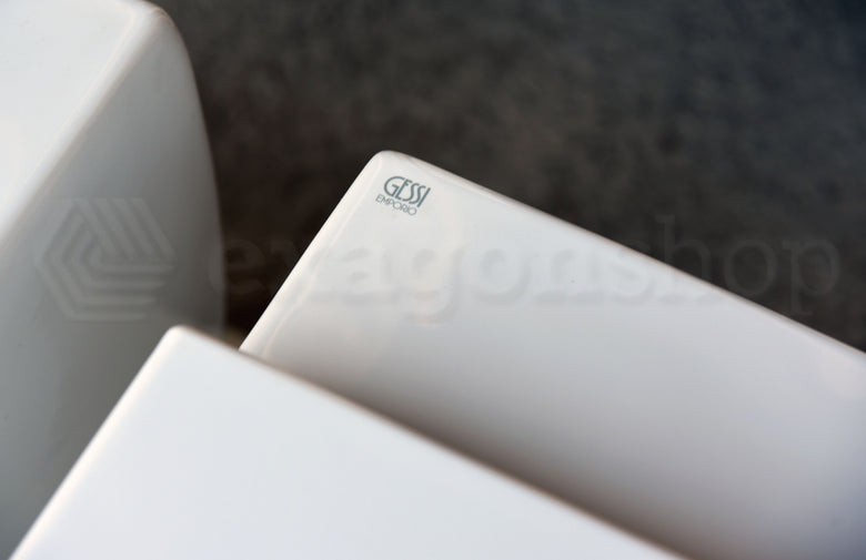 Vaso wc filo parete a Pavimento in ceramica Bianco lucido, vista laterale del profilo e della forma - Emporio Gessi