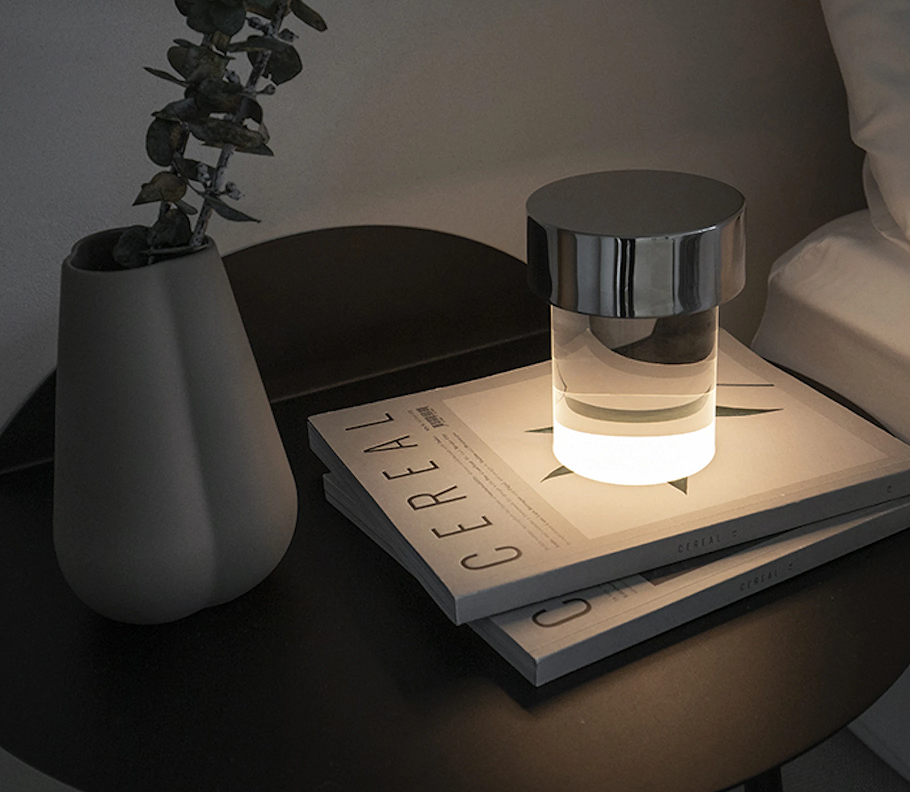 Flos Last Order Clear Lampada Da Tavolo ricaricabile spenta, dettaglio del corpo lampada e dei materiali