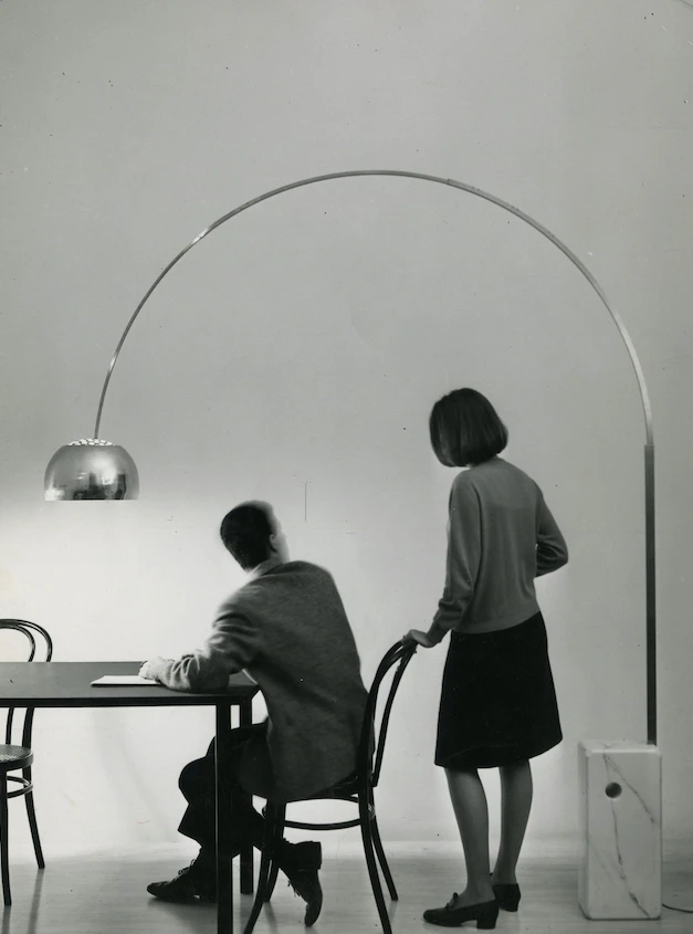 Flos Arco Lampada Led a pavimento 240 cm Base in marmo Cromo, particolare del diffusore luminoso
