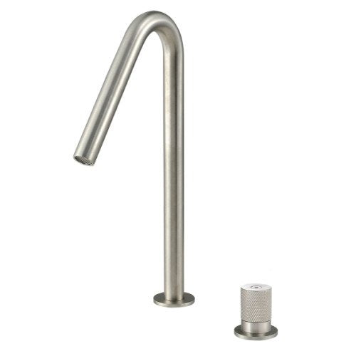 Treemme 22mm IT1133IS2HZZ miscelatore lavello cucina inox Acciaio in satinato installato su lavello, vista della bocca e...