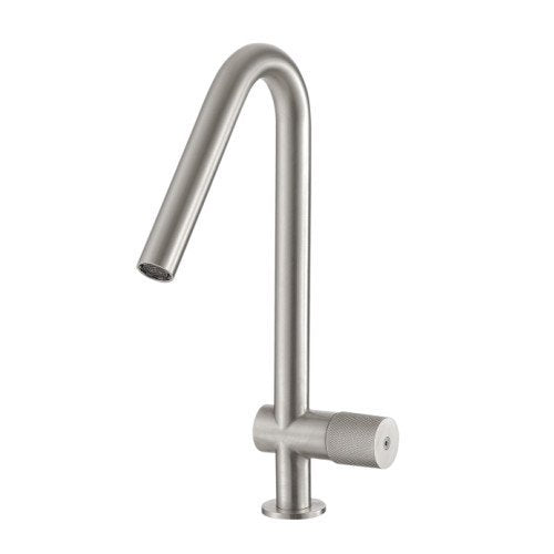 Treemme 22mm IT1134IS2HZZ miscelatore lavello cucina inox Acciaio in satinato installato su lavello, vista della bocca e...
