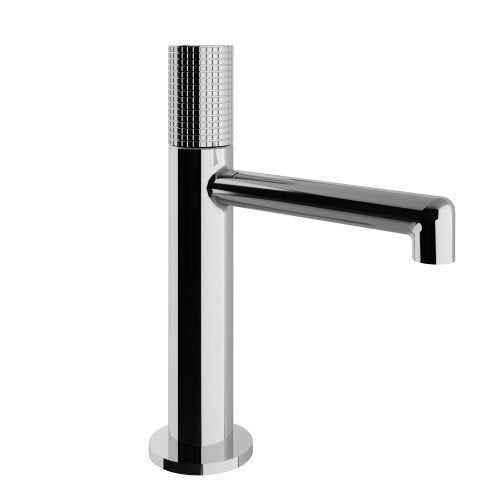 Treemme T30 Miscelatore monocomando lavabo 108mm con Cromo Lucido in ottone ambientato su piano bagno con accessori...