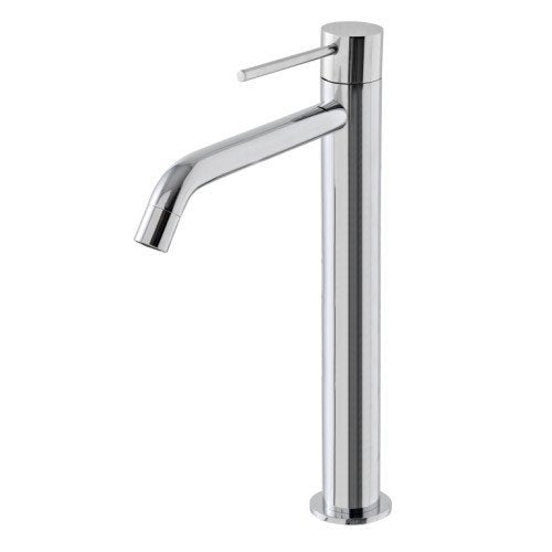 Treemme Up+ IT6B18CCUPZZ miscelatore lavabo alto 231 mm Cromo Lucido ambientato su piano bagno con accessori...