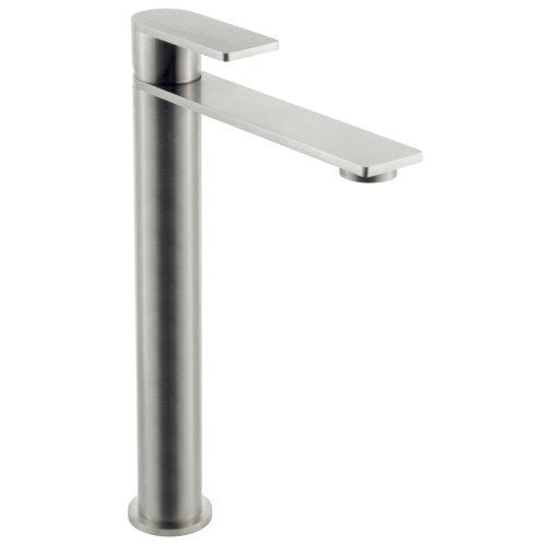 Treemme 3.6 IT9A18ISTSZZ miscelatore lavabo alto 246 mm Acciaio in acciaio inox e satinato ambientato su piano bagno con...
