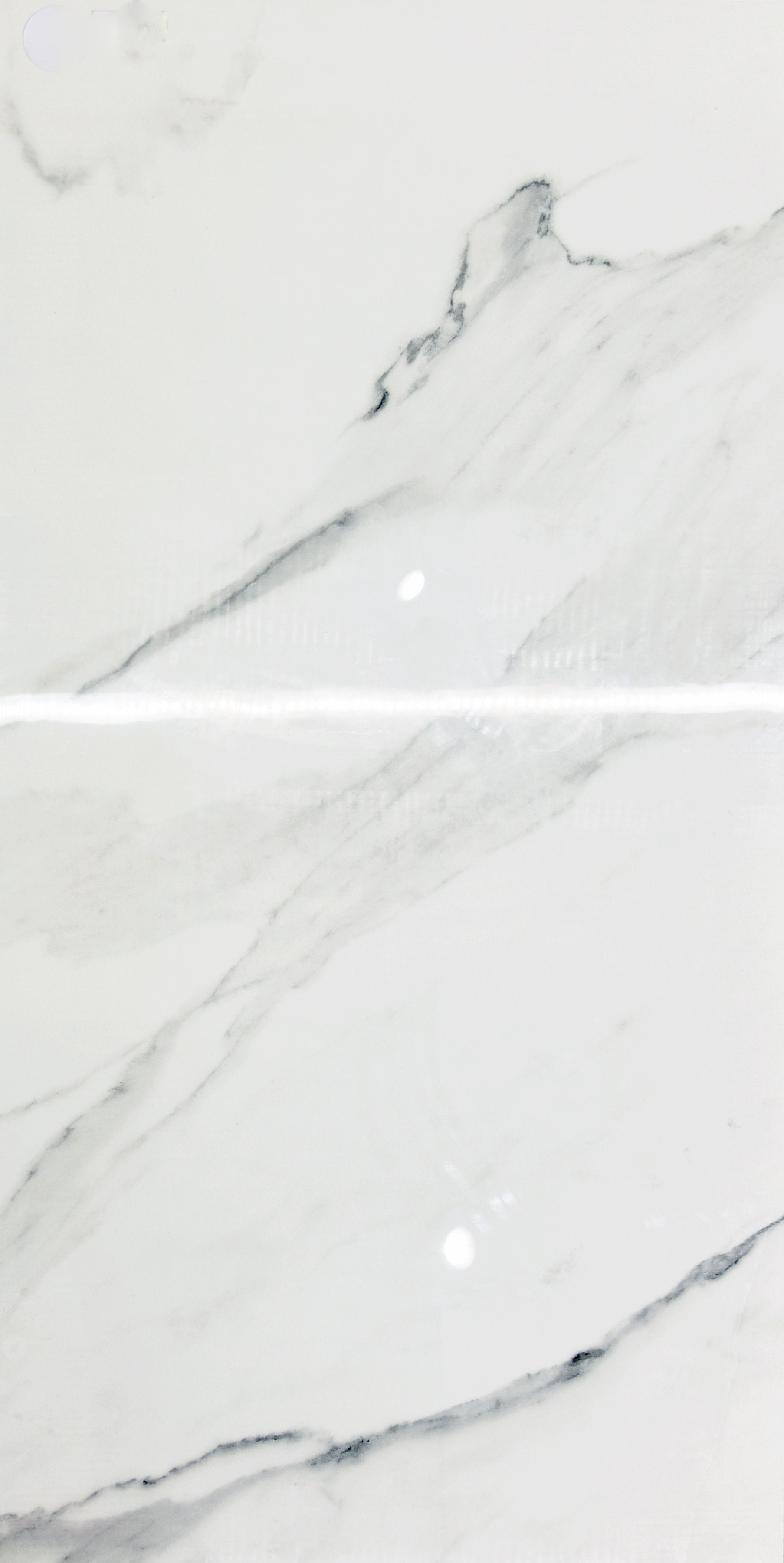 Pavimento rivestimento 60x120 rettificato effetto Marmo Bianco Lucido, dettaglio ravvicinato della finitura e delle fughe...
