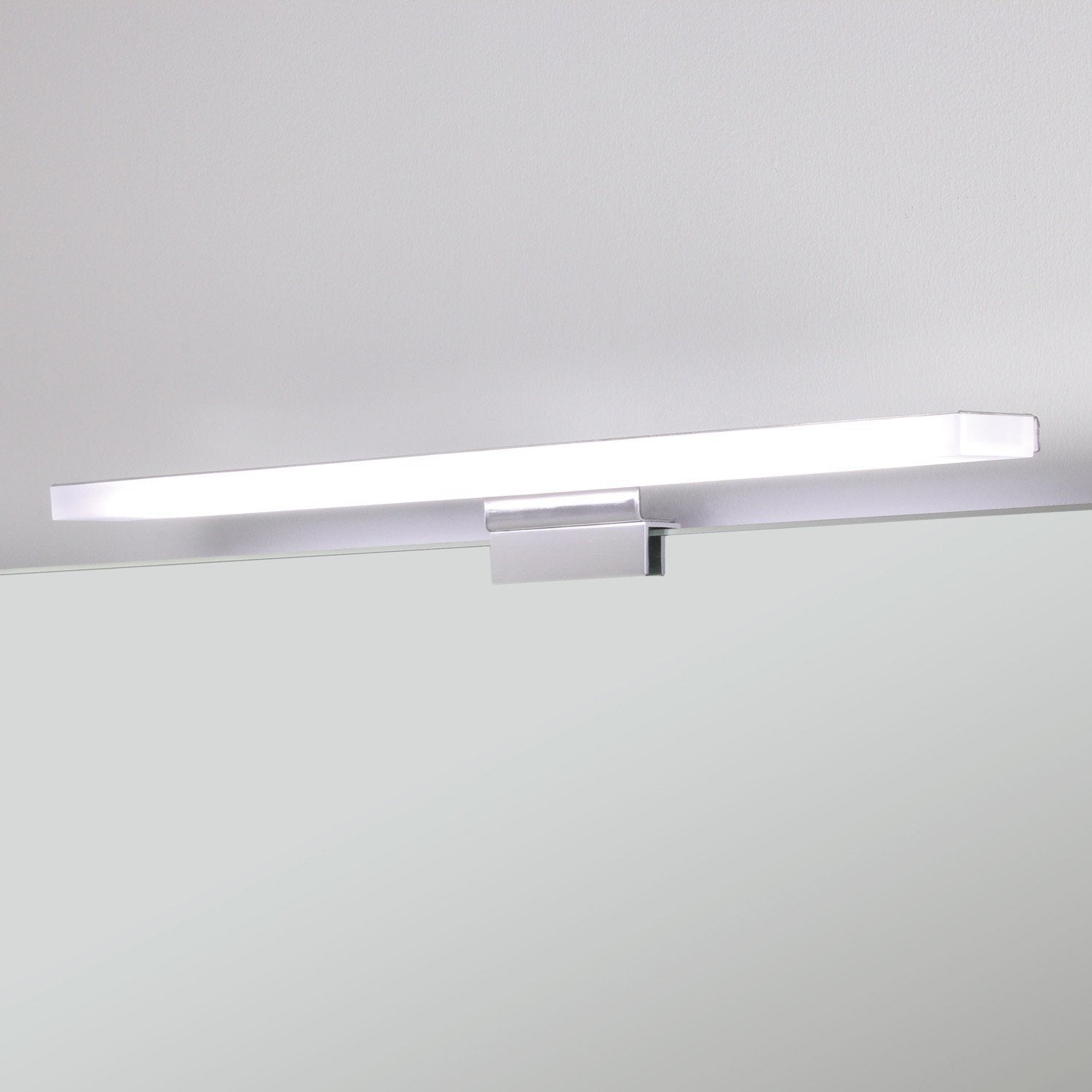 Koh-i-noor 7907 lampada led applique 35 cm per specchio 250 accesa in ambiente, design e diffusione della luce - Koh I Noor