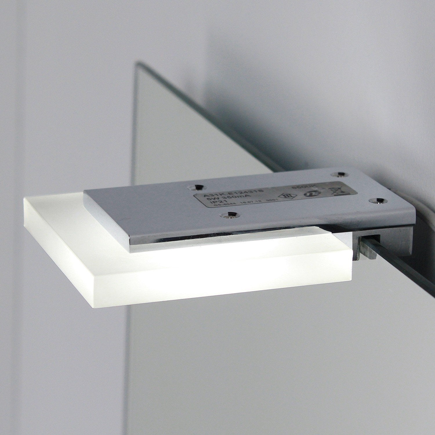 Koh-i-noor 7905 lampada led applique quadra per specchio spenta, dettaglio del corpo lampada e dei materiali - Koh I Noor
