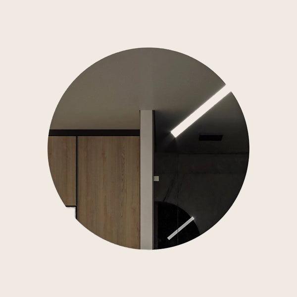 Lampada 25 cm per specchio cromo in abs e cromato accesa in ambiente, design e diffusione della luce - Exagonshop