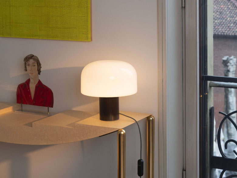 Flos Bellhop Glass T Lampada da tavolo cioko in vetro, particolare del diffusore luminoso