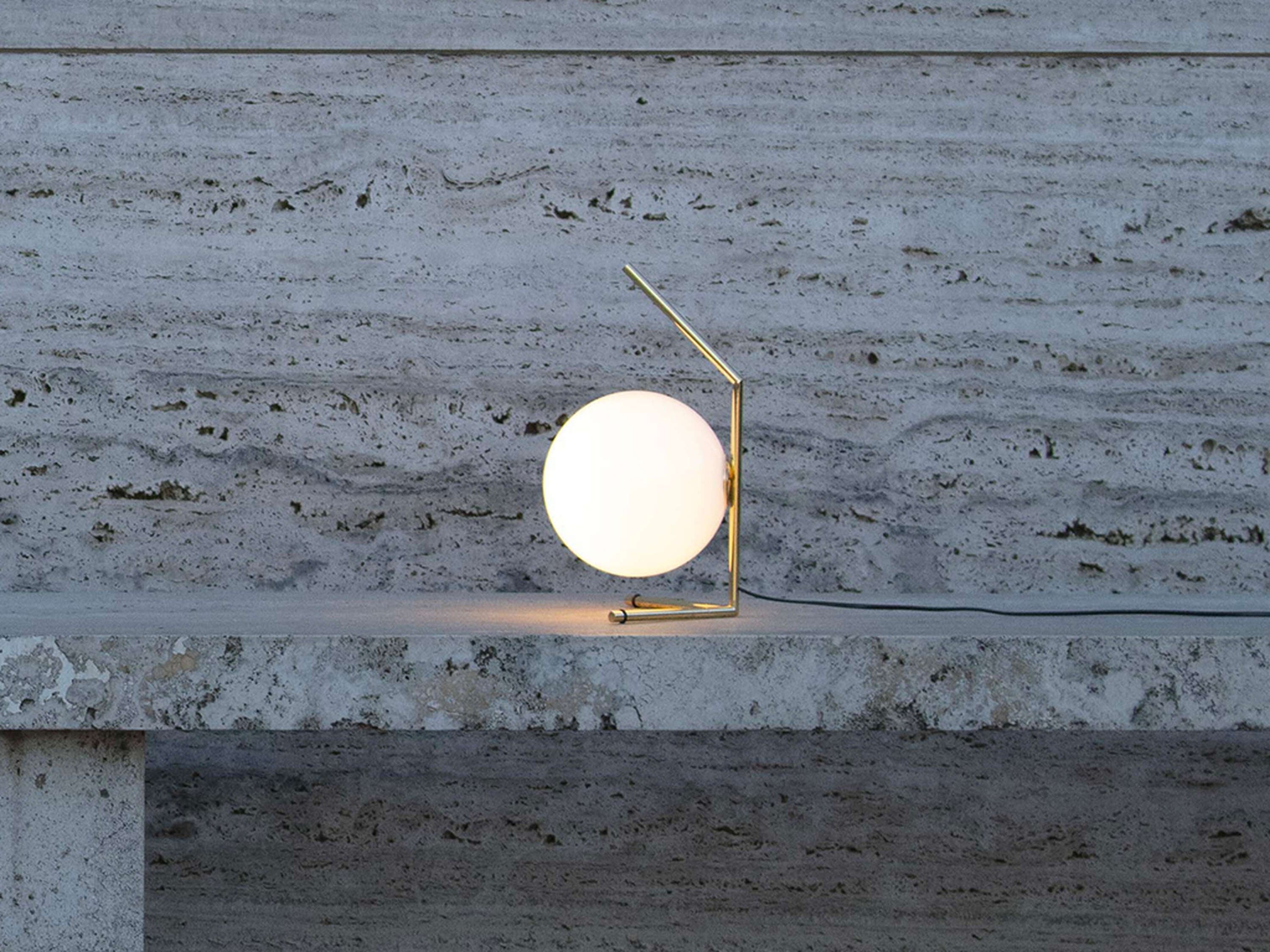 Flos Anniversary Lampada da tavolo IC T1 Low 10 Oro Lucido, particolare del diffusore luminoso