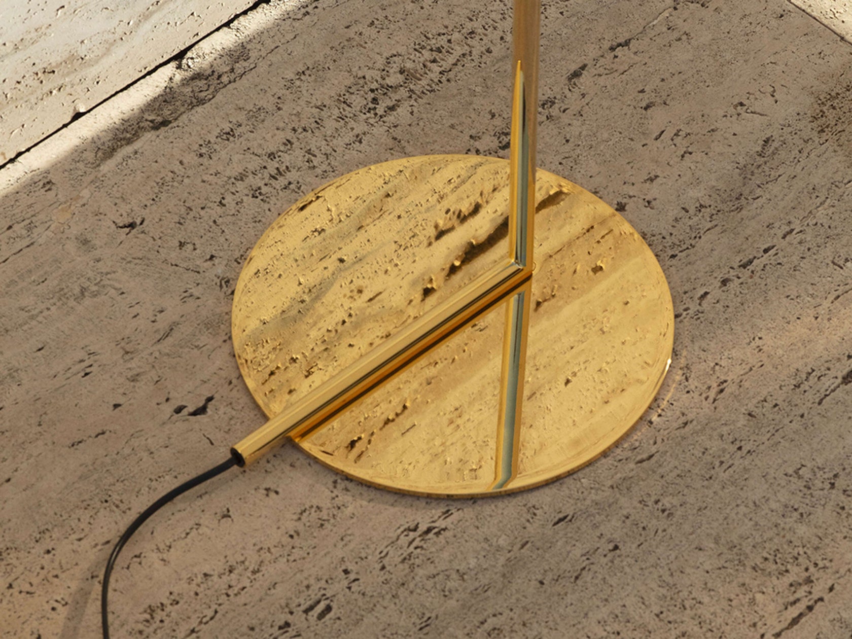 Flos IC F1 10 Anniversary Lampada a terra Oro con dimmer Oro 24k, vista del design e della finitura