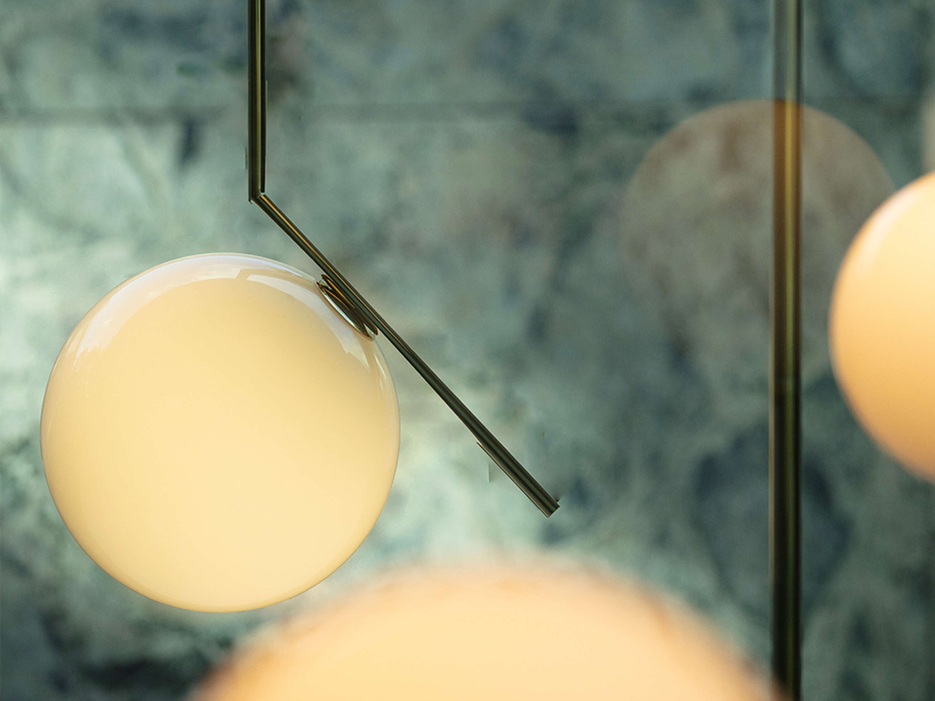 Flos IC S2 10 Anniversary Lampada sospesa telaio placcato, vista posteriore con attacco elettrico