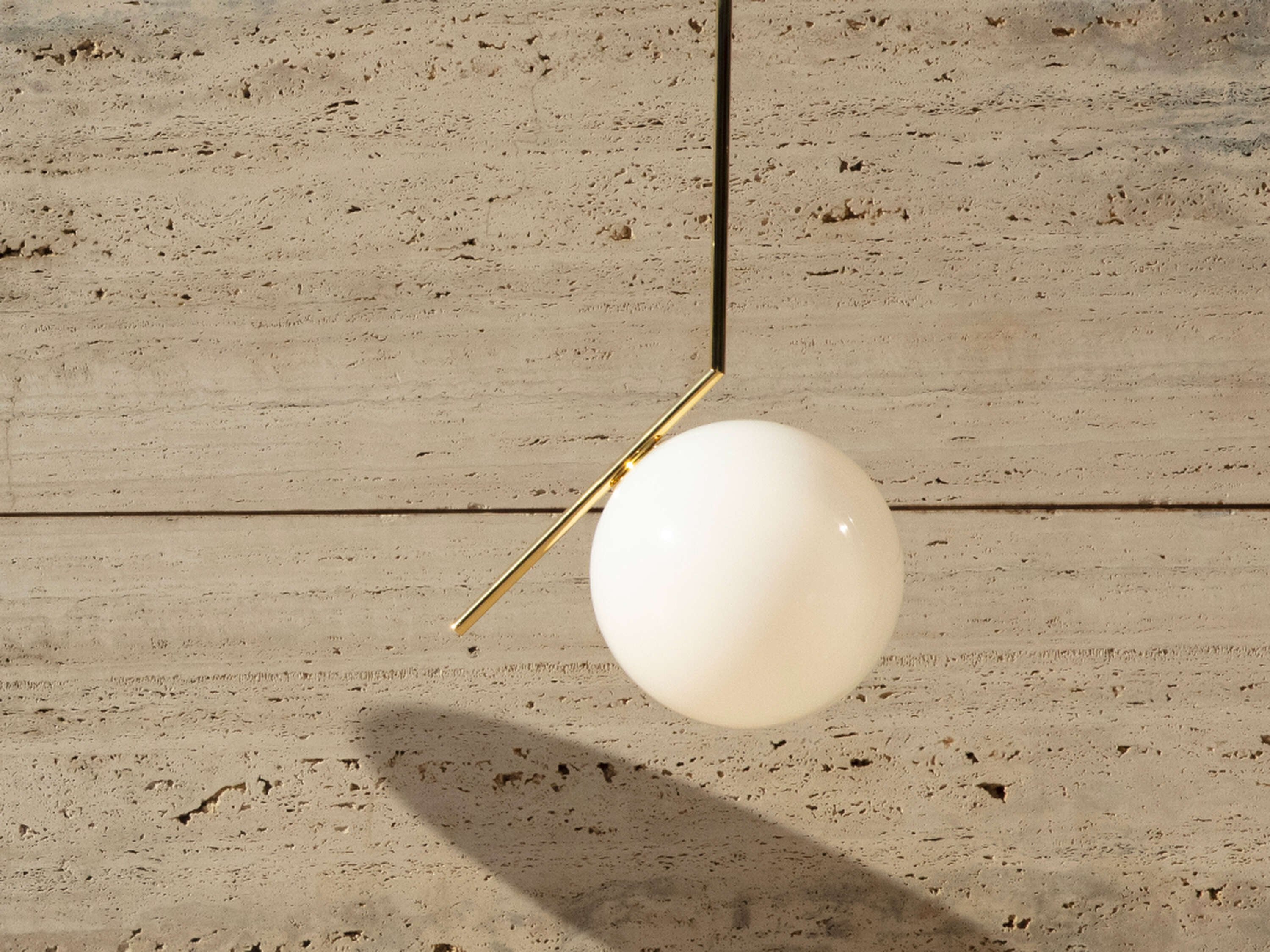 Flos IC S2 10 Anniversary Lampada sospesa telaio placcato, particolare del diffusore luminoso