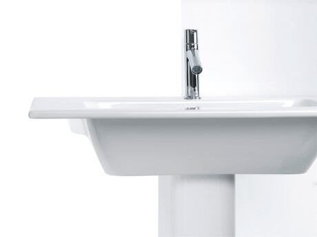 Lavabo 83x49 monoforo per colonna o mobile bagno Bianco Me ambientato su piano bagno con accessori