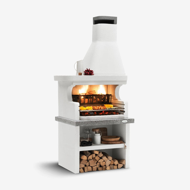 Palazzetti Levanzo barbecue angolare destro grezzo con Gray accesa in soggiorno, fiamma visibile attraverso il vetro