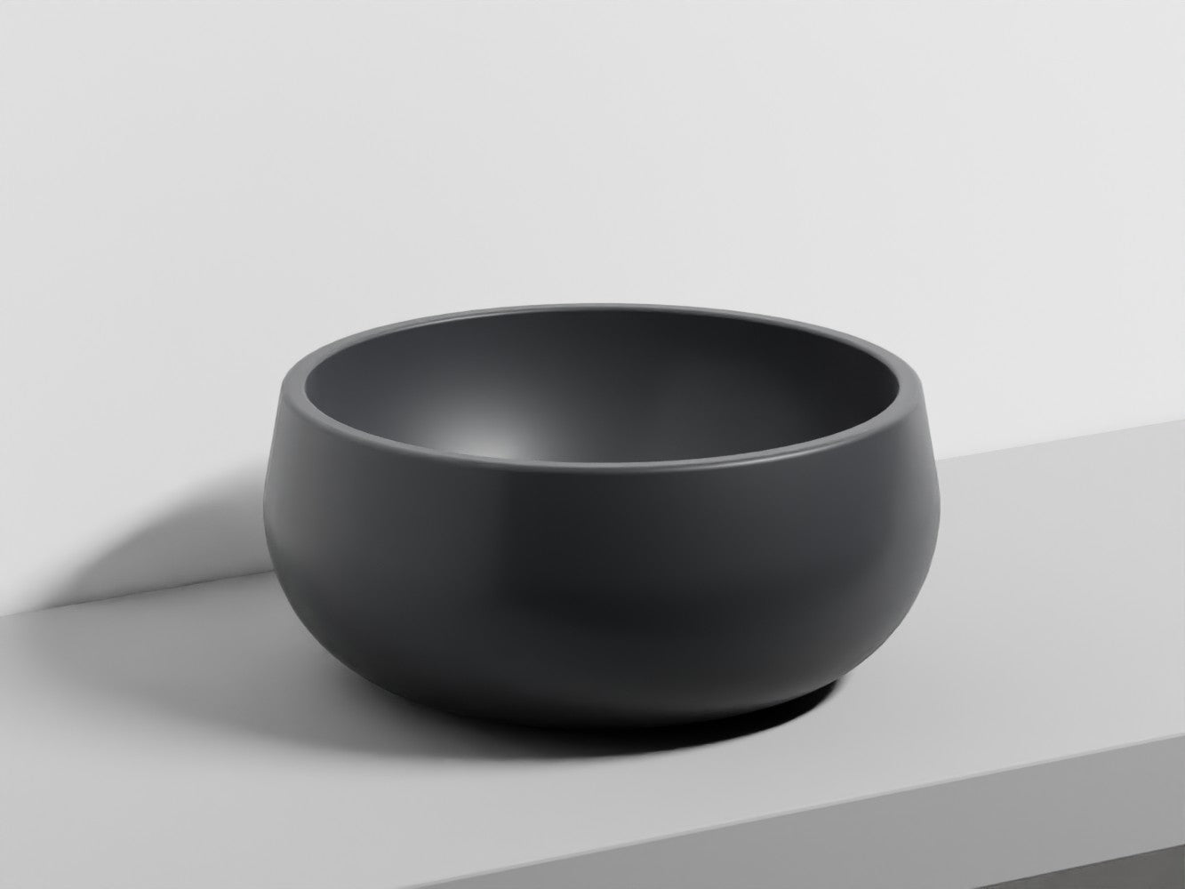 Cielo Tino bacinella 43 cm lavabo da appoggio senza in ceramica ambientato su piano bagno con accessori