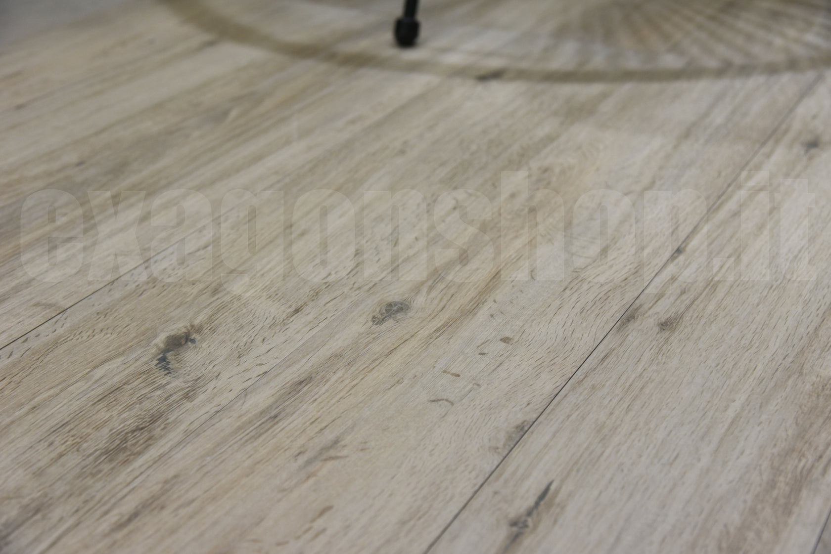 Pavimento 145x90 Effetto Legno rettificato Prima Scelta In in ambientazione completa, vista d'insieme della stanza