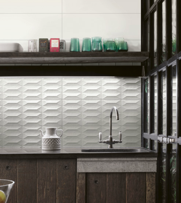 Ceramiche Ragno Tempera Rivestimento 30x90 Strutturato Bianco Trape, superficie e texture ravvicinata del gres