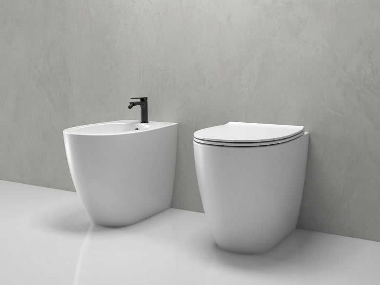 Globo 4all Multi Vaso senza brida filo parete a pavimento, vista frontale su sfondo bianco - Ceramica Globo
