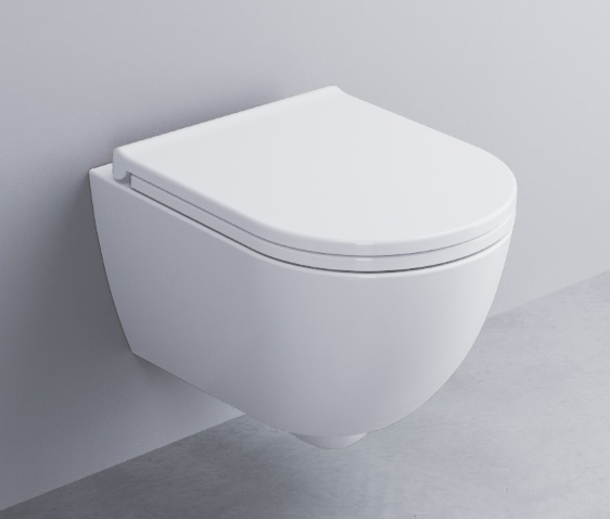 Cielo Enjoy mini vaso sospeso senza brida senza sedile in in ceramica e lucido ambientato su piano bagno con accessori