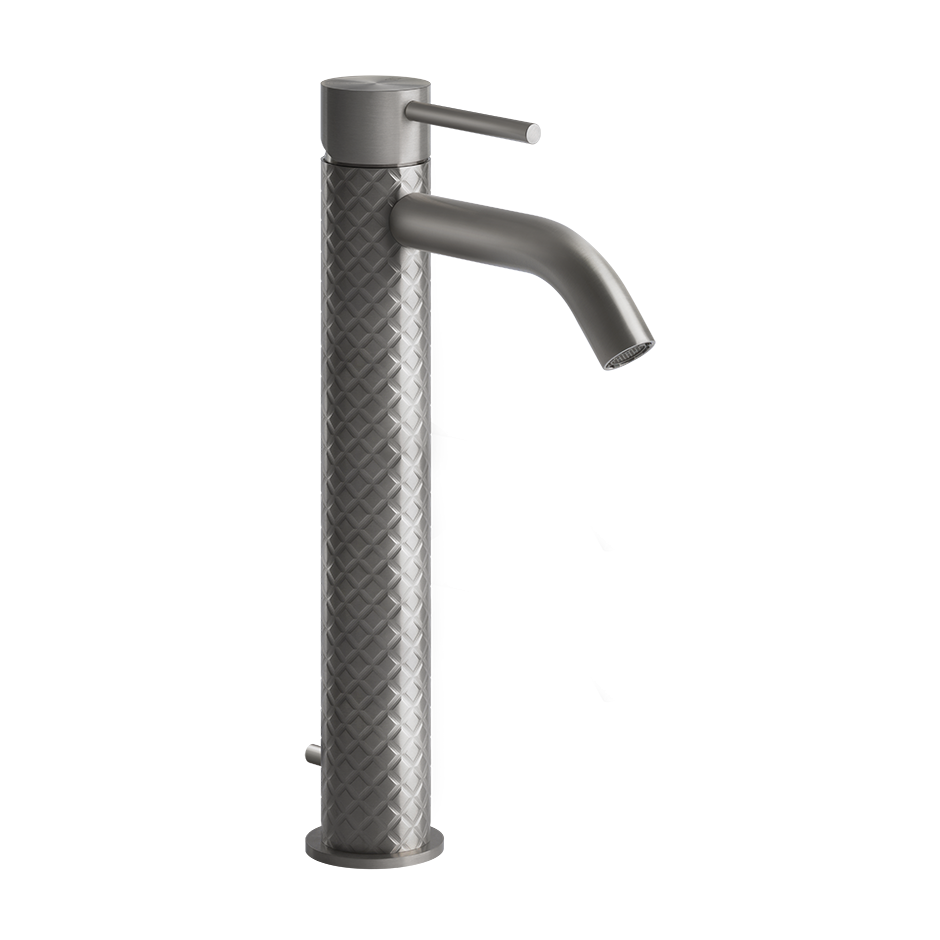 Gessi Intreccio Miscelatore lavabo alto bocca corta con ambientato su piano bagno con accessori