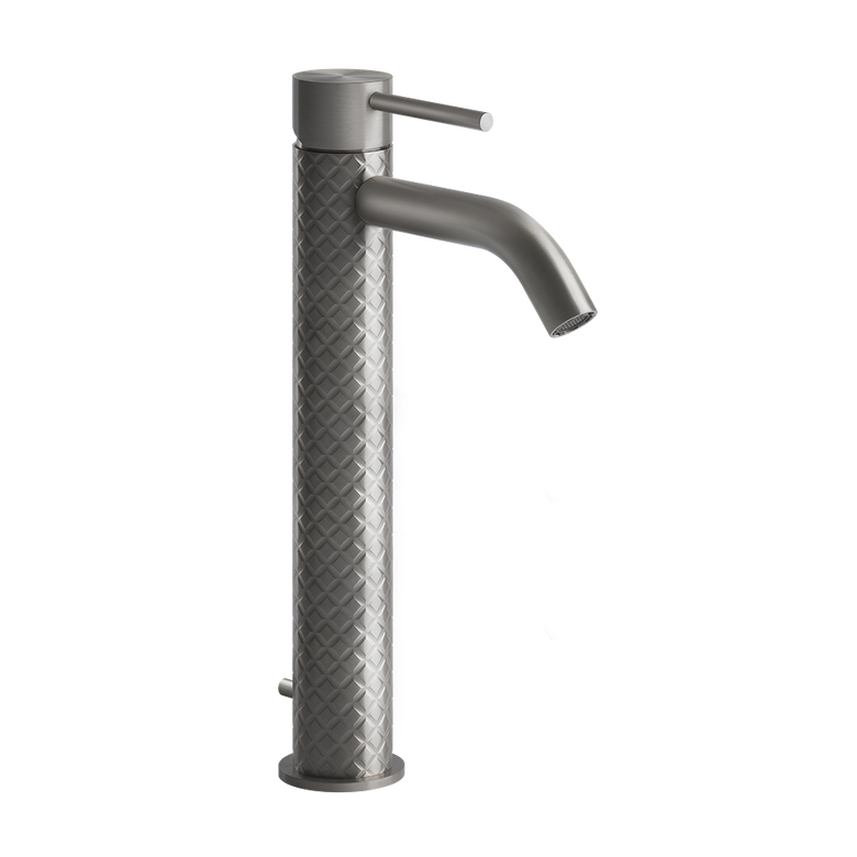 Gessi Intreccio Miscelatore lavabo alto bocca corta con ambientato su piano bagno con accessori