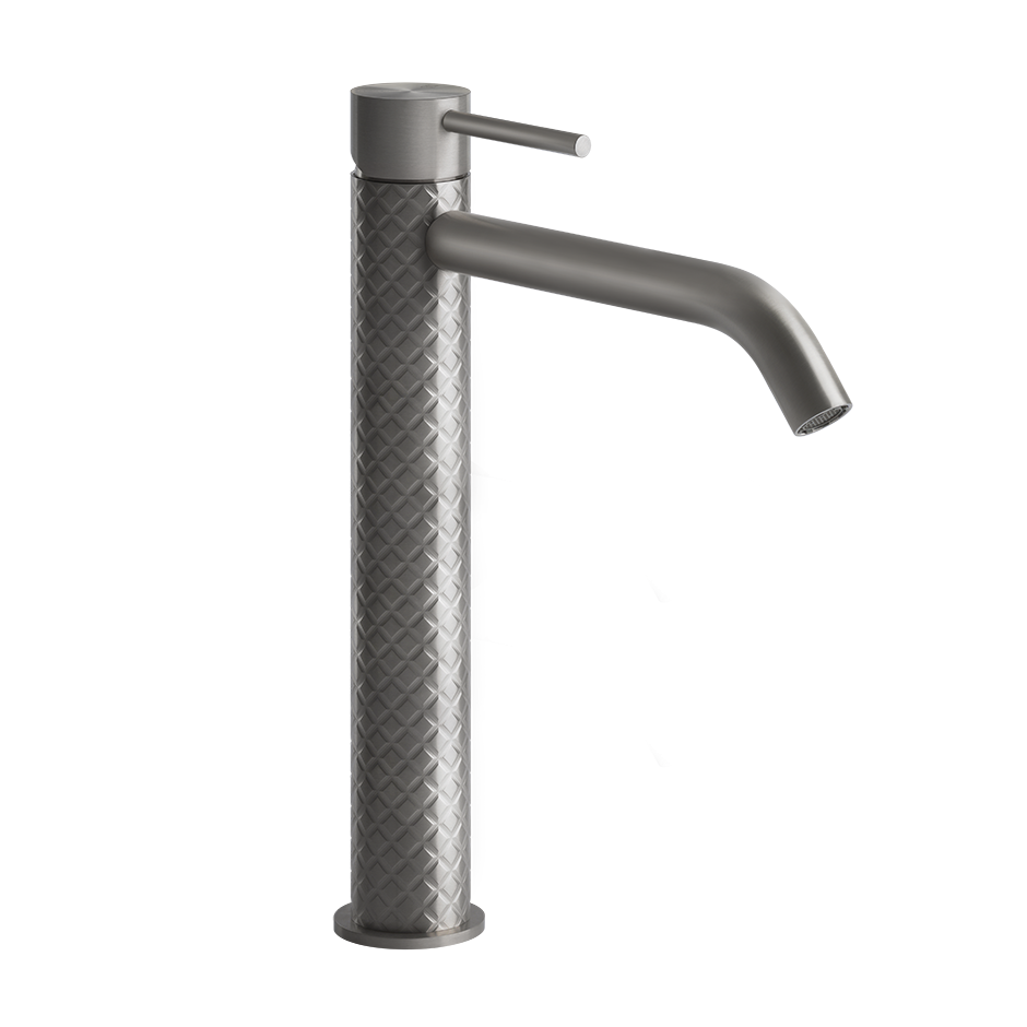 Gessi Intreccio Miscelatore lavabo alto bocca lunga per ambientato su piano bagno con accessori