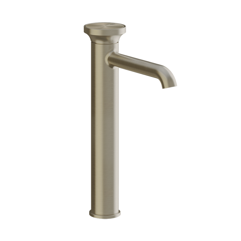 Gessi Miscelatore lavabo alto senza scarico brass brushed ambientato su piano bagno con accessori