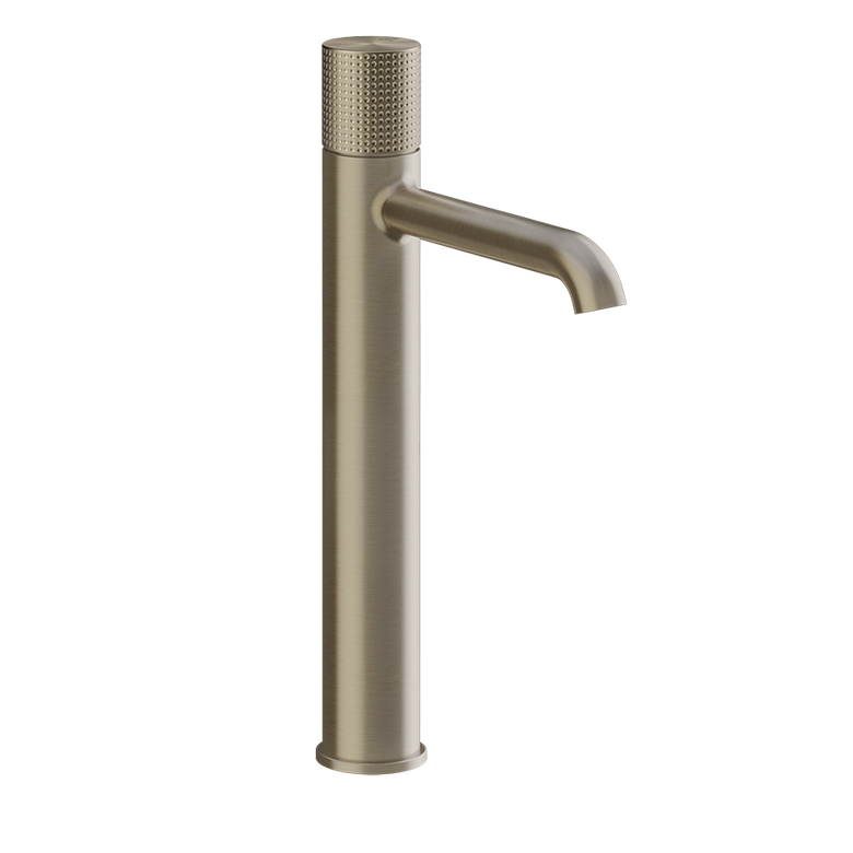 Gessi Cesello Miscelatore lavabo alto senza scarico brushed ambientato su piano bagno con accessori