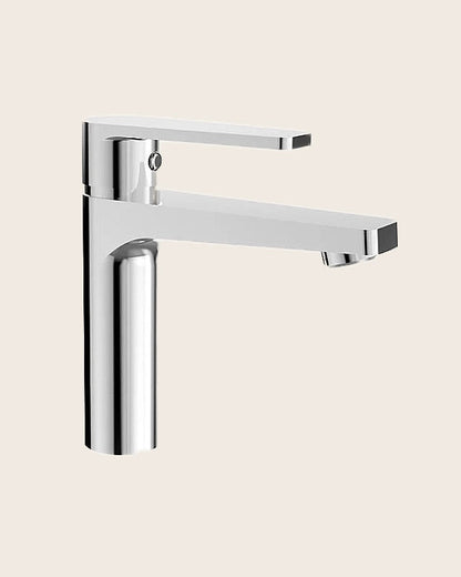 Miscelatore lavabo monocomando in ottone cromato Bridge Cromo ambientato su piano bagno con accessori - Exagonshop