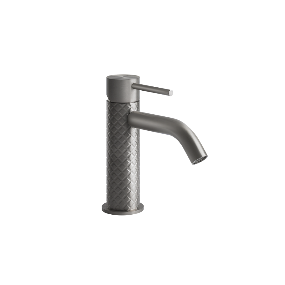 Gessi Intreccio Miscelatore lavabo senza scarico steel ambientato su piano bagno con accessori