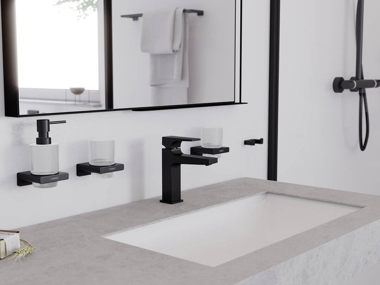 Hansgrohe Metropol Miscelatore lavabo 110 con piletta push, vista frontale su sfondo bianco