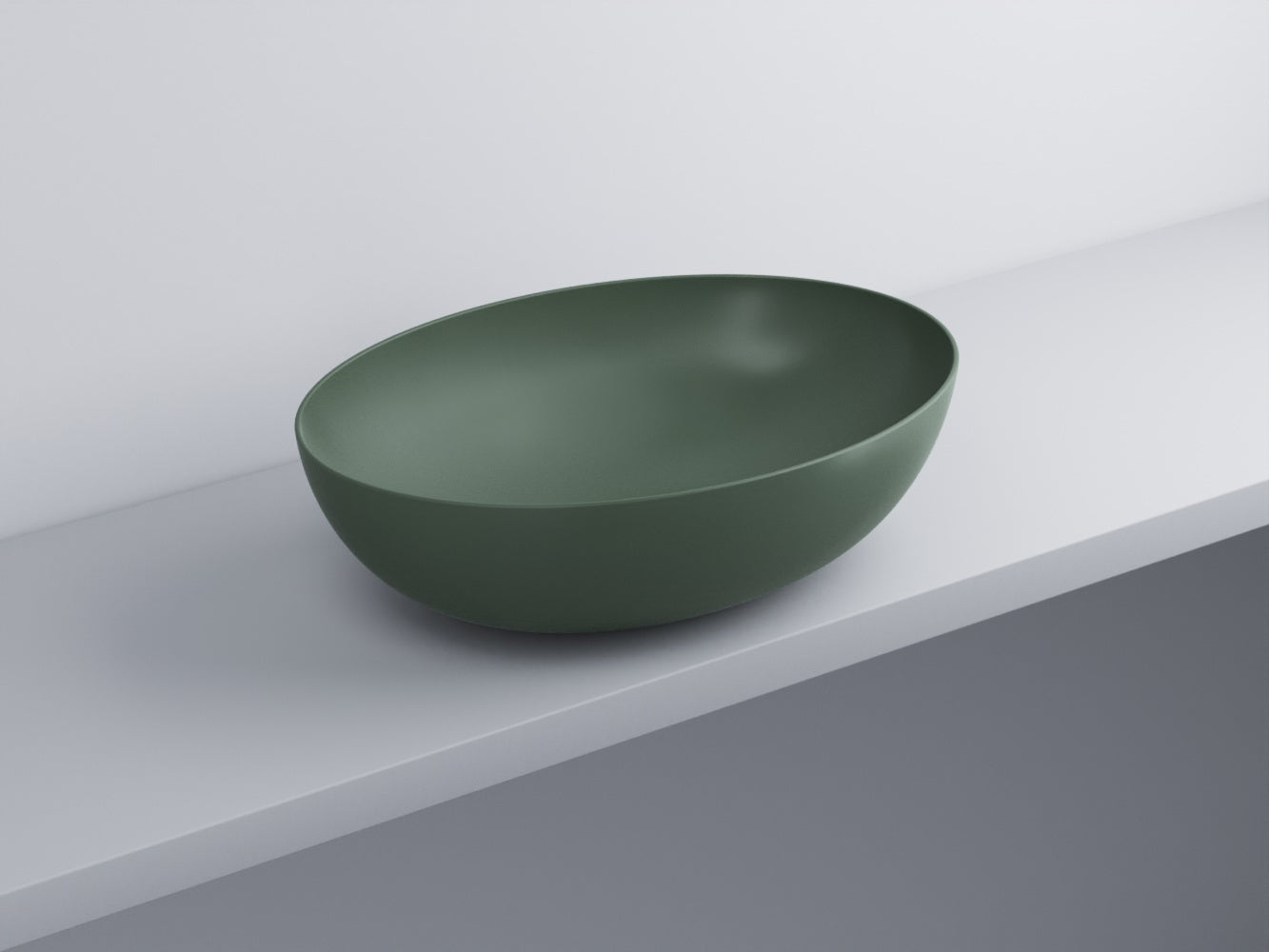 Cielo Eco Bacinella 62x45 Ovale Da Appoggio Senza Troppo in ceramica ambientato su piano bagno con accessori