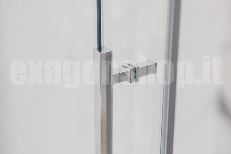 Novellini Elyane 2p Box doccia 156-162 cm a nicchia installato in bagno moderno con ante in vetro temperato