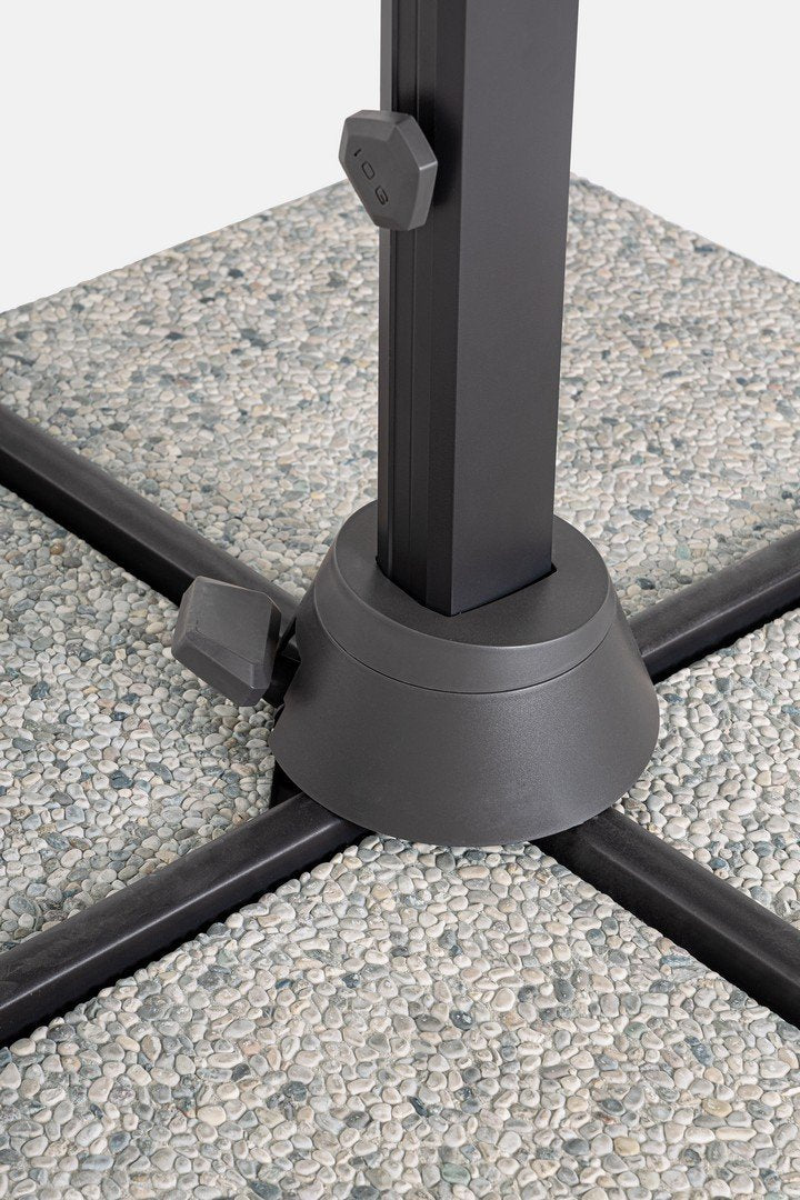 Andrea Bizzotto Vega 3x4 ombrellone grigio senza marmette ambientato in spazio living con arredi coordinati