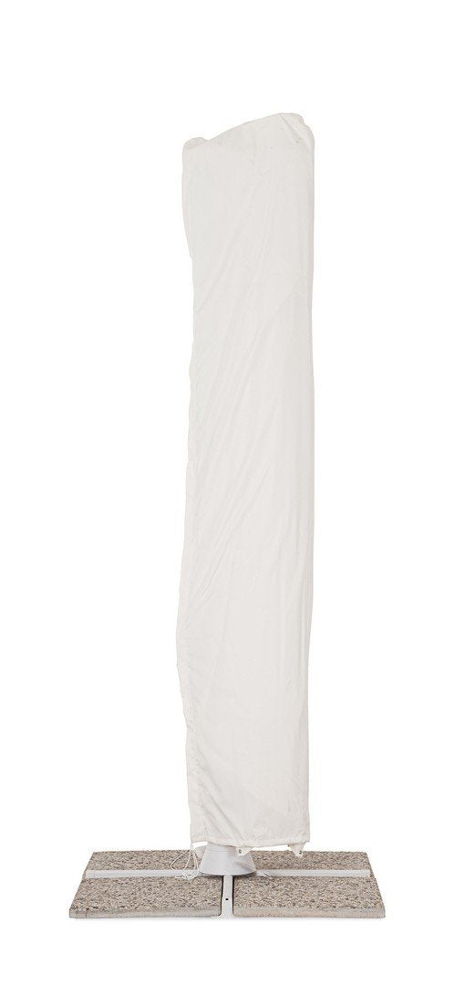 Andrea Bizzotto Vega ombrellone 3x4 inclinabile bianco ambientato in spazio living con arredi coordinati