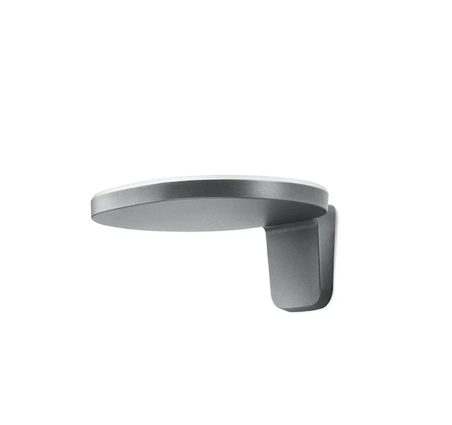 Flos Oplight W1 Lampada a Parete Textured Metallic Grey Textured Metallgrey in alluminio pressofuso accesa in ambiente...