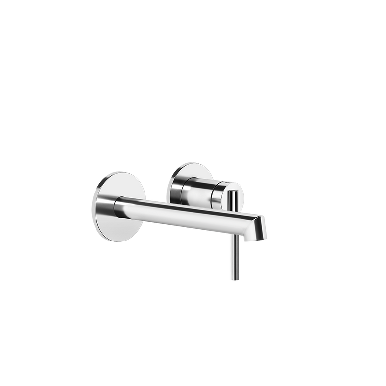 Gessi Ingranaggio Parte esterna miscelatore lavabo a parete Cromo Lucido ambientato su piano bagno con accessori