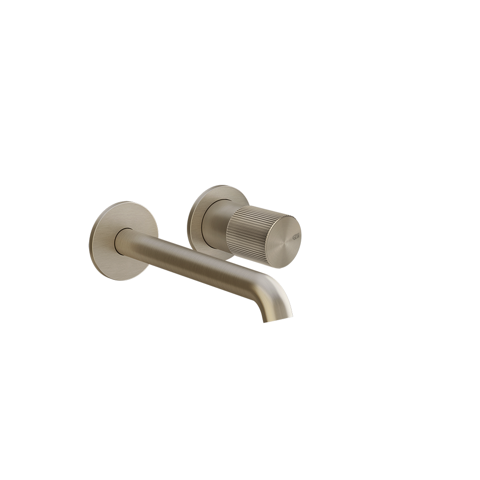 Gessi Habito Parte esterna miscelatore lavabo da parete ambientato su piano bagno con accessori