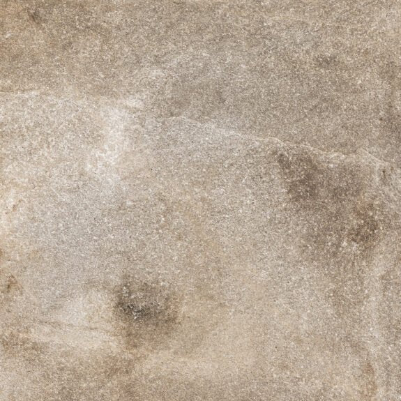 Pavimento e rivestimento 60x60 da esterno in gres in gres porcellanato e strutturato, superficie e texture ravvicinata...