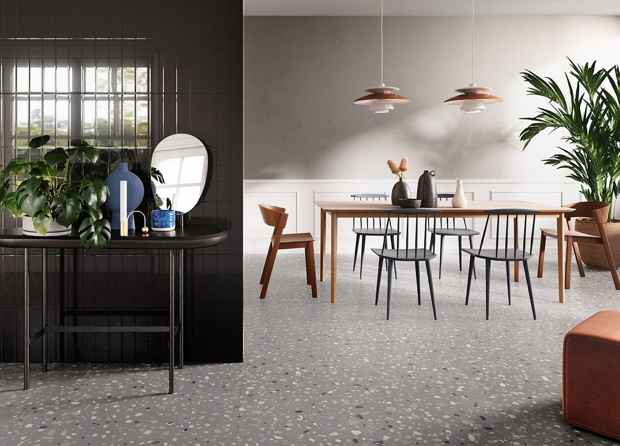 Pavimento rivestimento 60x60 in gres Grey Ceramica Sant in ambientazione completa, vista d'insieme della stanza
