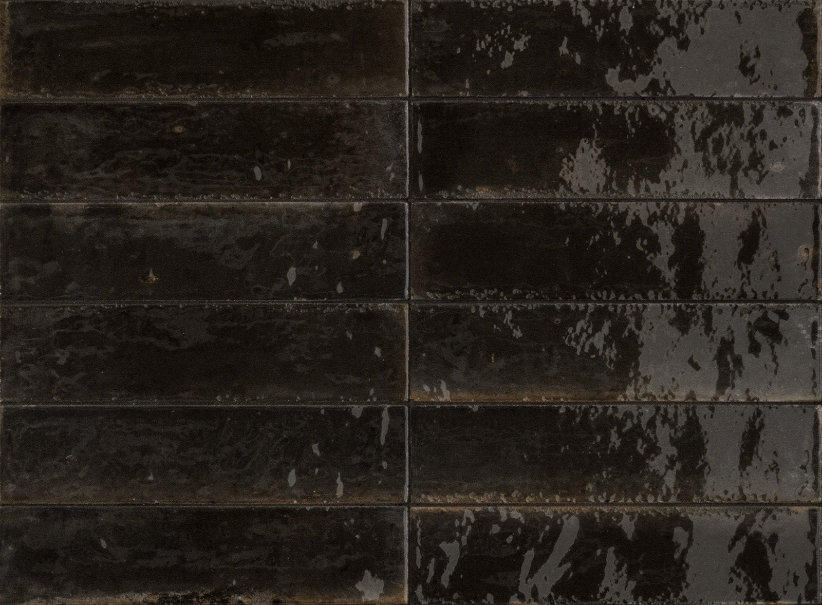 Pavimento rivestimento 6x24 In Gres Porcellanato 10 mm nero in lucido, superficie e texture ravvicinata del gres